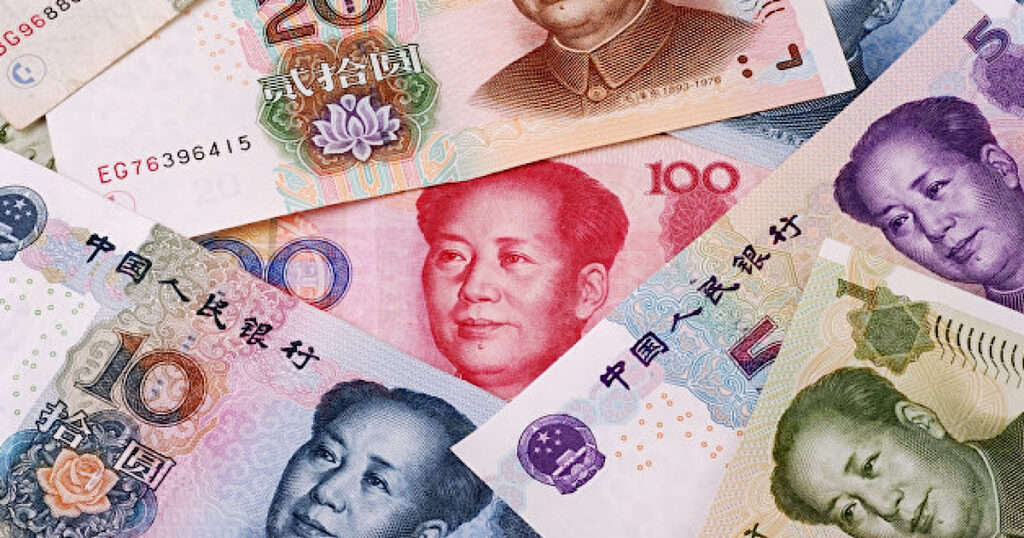 Китайский юань упал после 