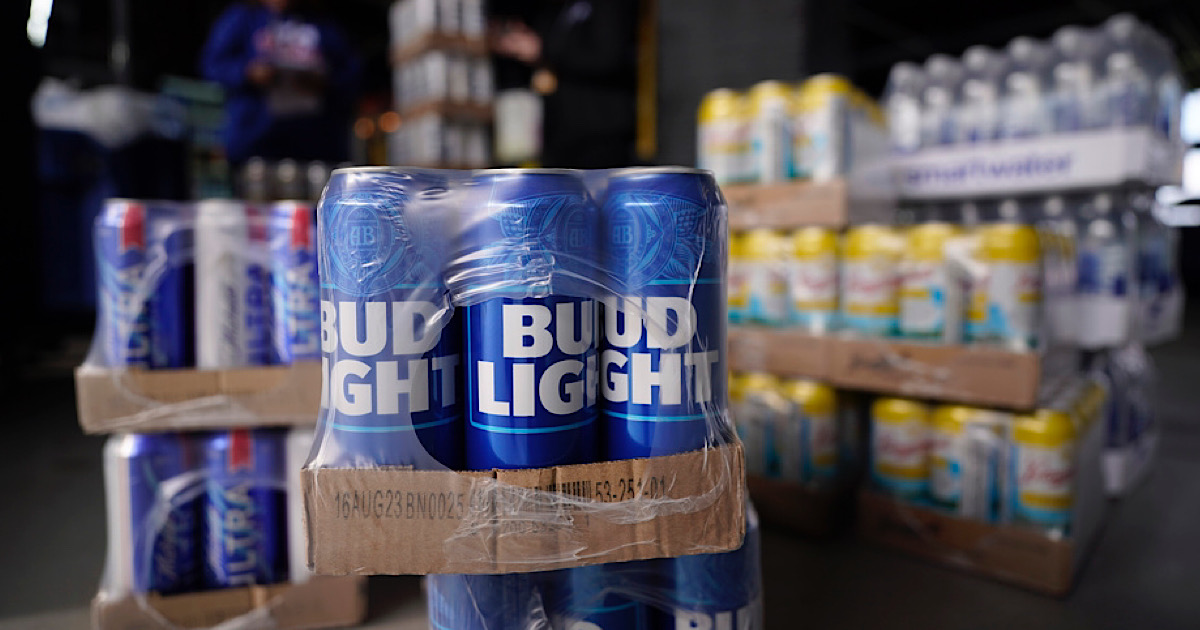 Bud Light стремится восстановить лидирующие позиции с помощью масштабной летней кампании