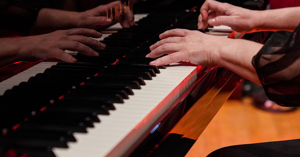 ИИ помогает пациентам с инсультом заново научиться играть на фортепиано
