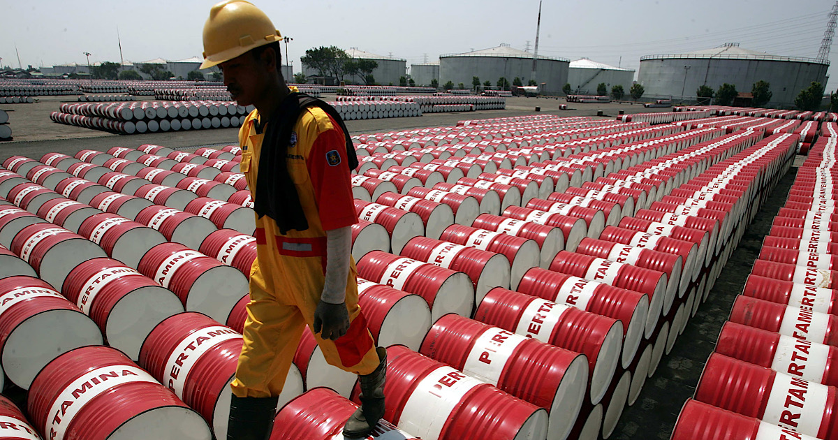 Экономические «ветры» заставили МЭА снизить прогноз мирового спроса на нефть
