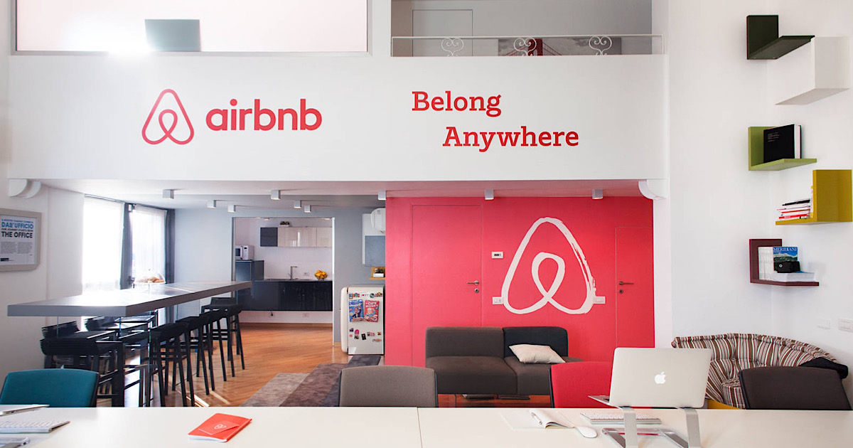 Как Airbnb поддерживает расходы на маркетинг на одном уровне