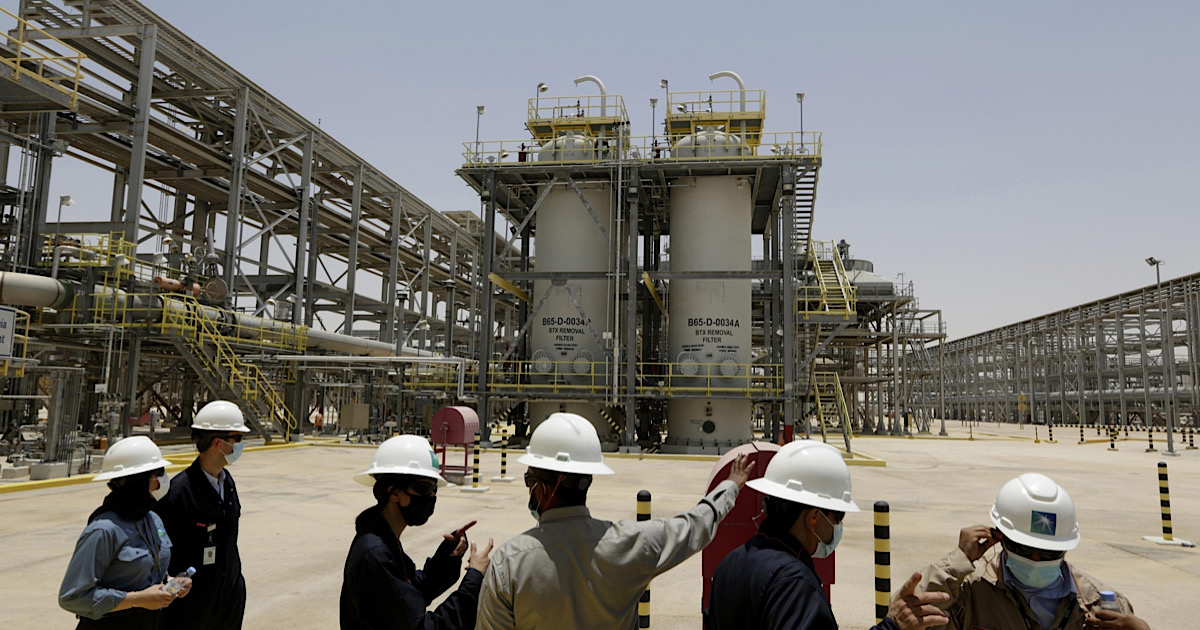 Саудовская Аравия повышают цены на нефть для Азии и Европы