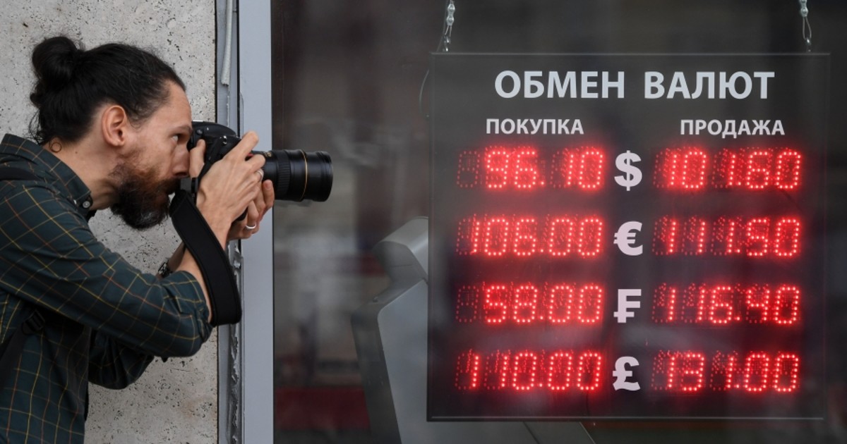 Прогулки с рублем: что ждет валютный курс в России в 2024 году