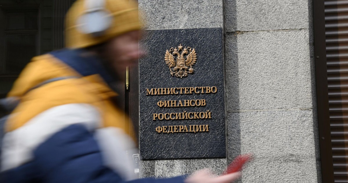 Россия истощила почти половину ликвидных активов ФНБ — Bloomberg
